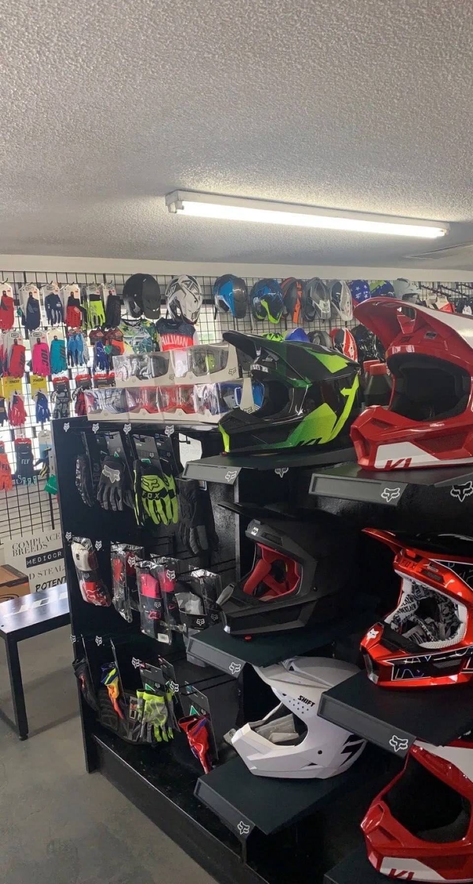 Helmets and gloves shelf